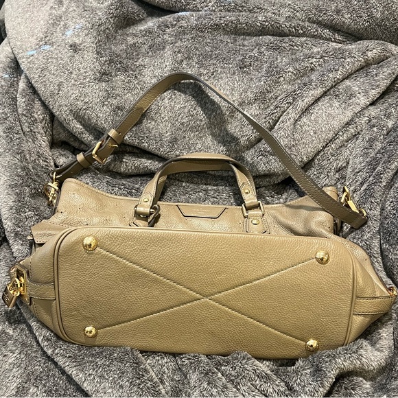 Louis Vuitton Purse - Picture 9 of 16